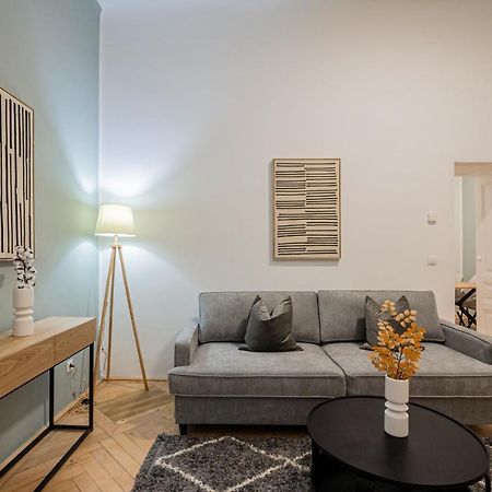 Charming Apt Perfect For 4-6 Tram, Self-Checkin فيينا المظهر الخارجي الصورة
