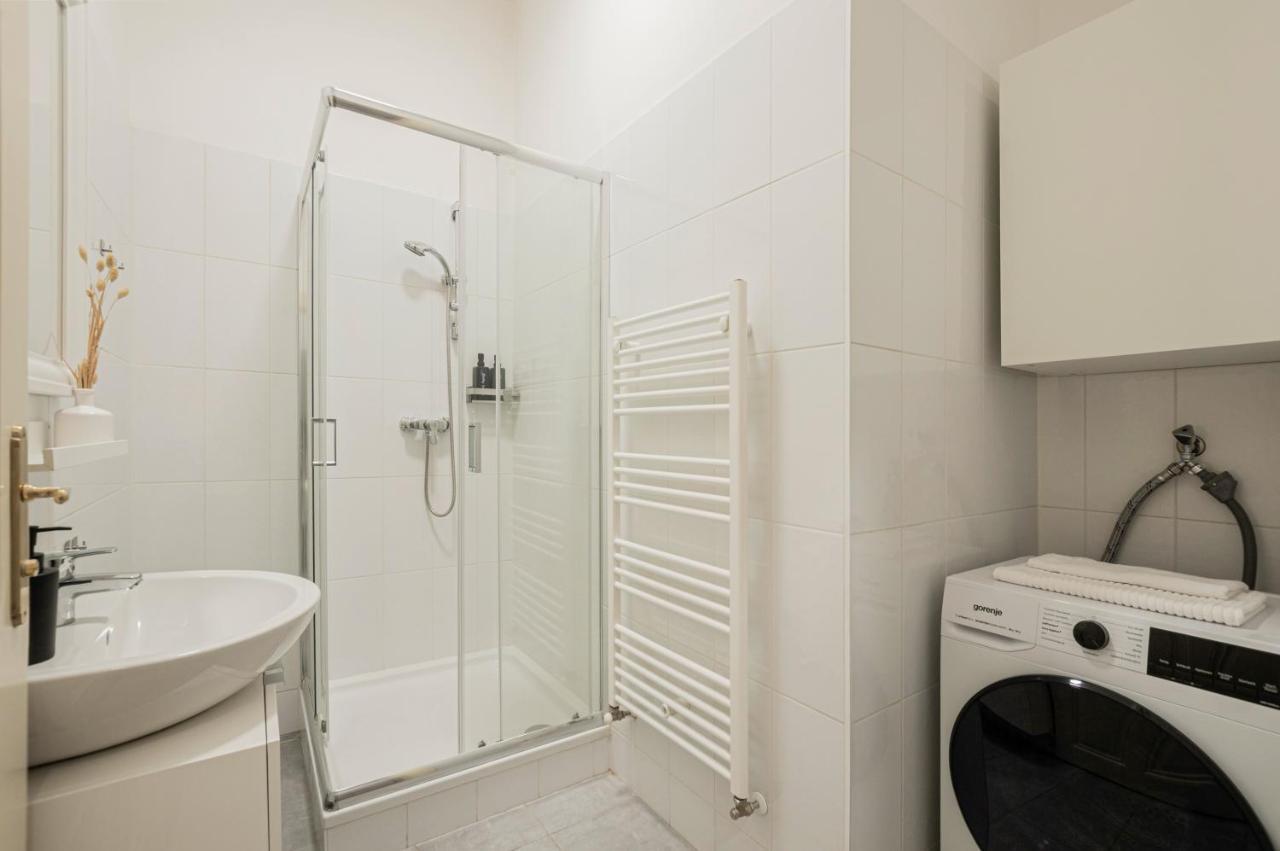 Charming Apt Perfect For 4-6 Tram, Self-Checkin فيينا المظهر الخارجي الصورة